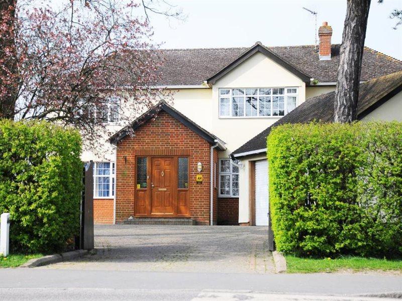 Dunmow Guest House Ґрейт-Данмоу Екстер'єр фото