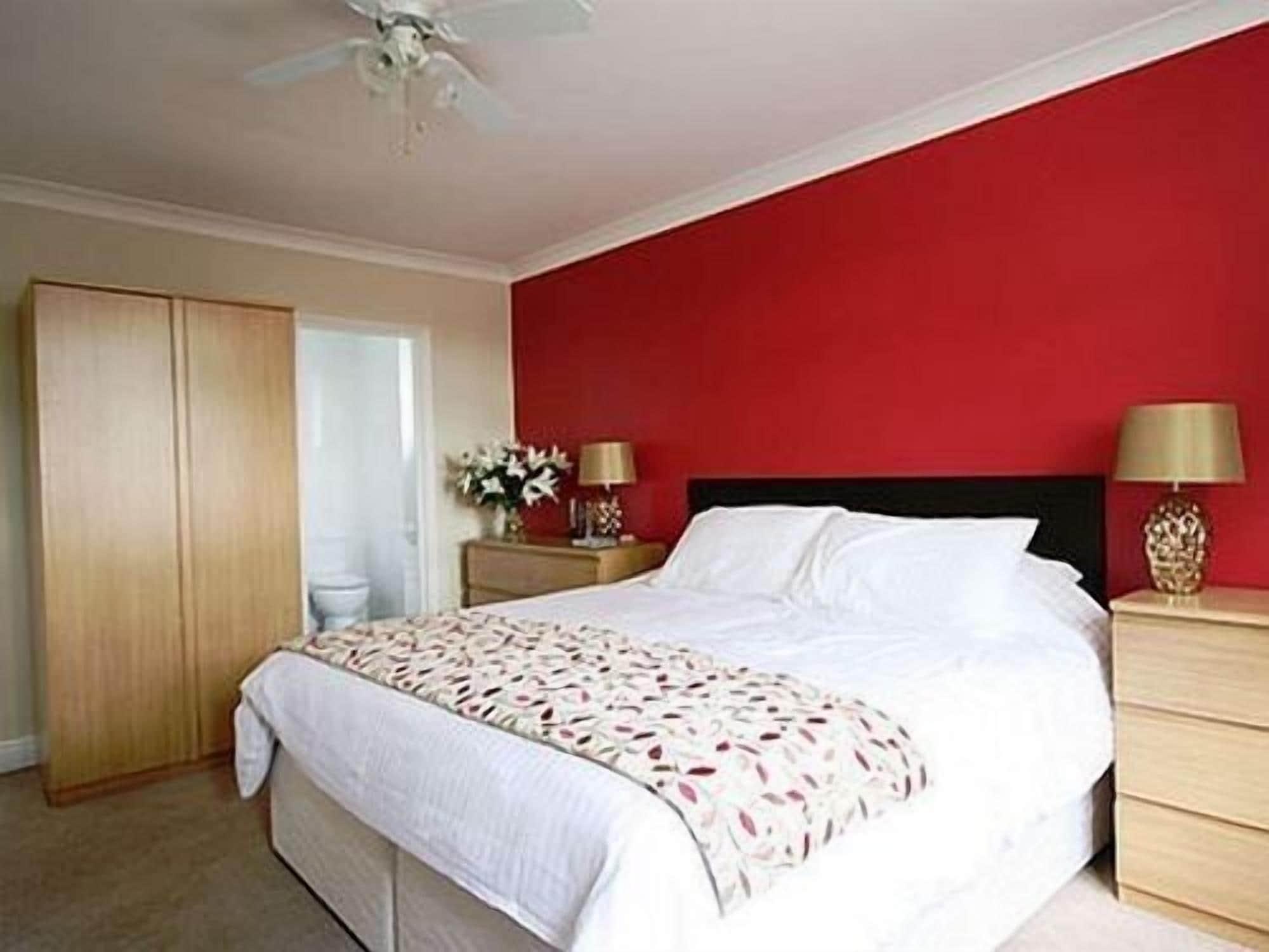 Dunmow Guest House Ґрейт-Данмоу Екстер'єр фото