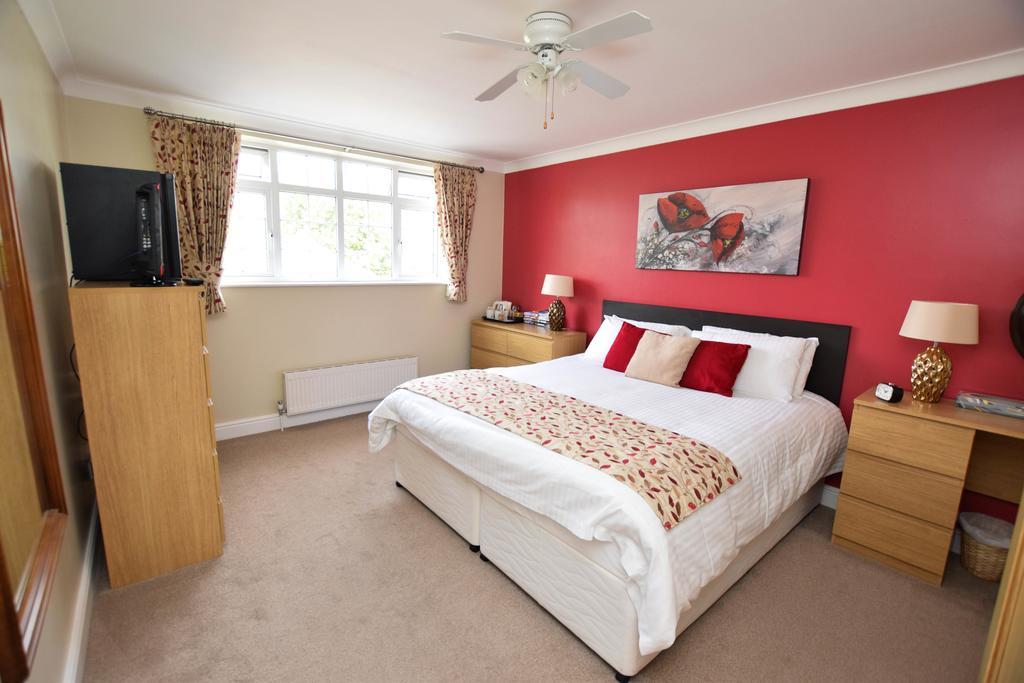 Dunmow Guest House Ґрейт-Данмоу Екстер'єр фото